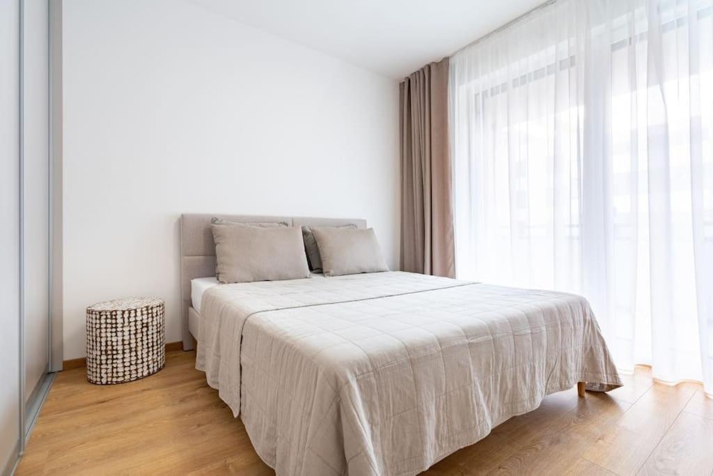 Al-park S Private Garage Parking Free, 5 Min Peso Do Centra Apartment